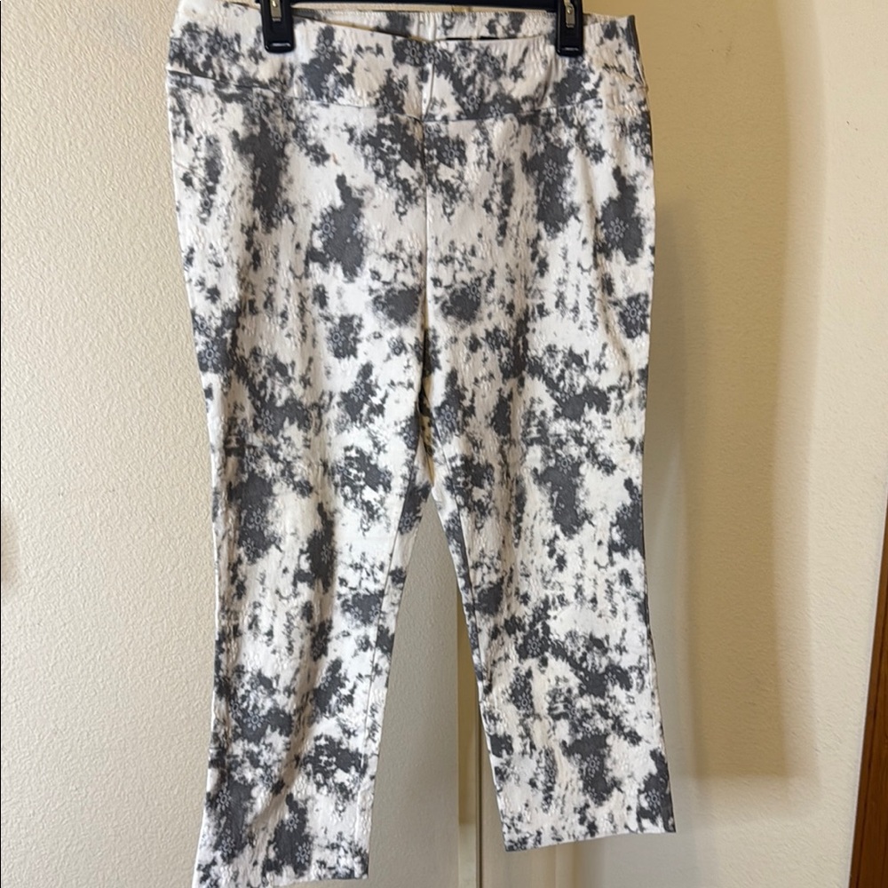 Insight patterned capri pants.  Size‎ 16